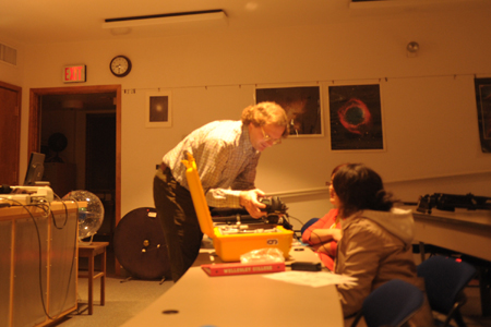 ASTR 101 lab preparing for astrophotography